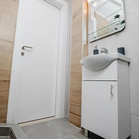 Ani Apartment